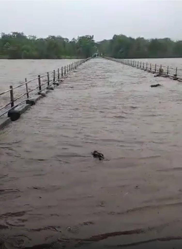 Adarsh Maharashtra | कर्जत तालुक्यांत दमदार पाऊस; उल्हास नदीची पाणी पातळी वाढली; शेलु परीसरातील...