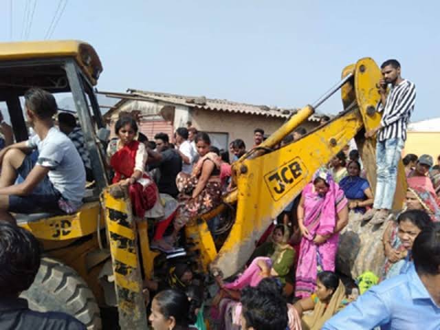 Adarsh Maharashtra | ठाणे: दिव्यात अनधिकृत...