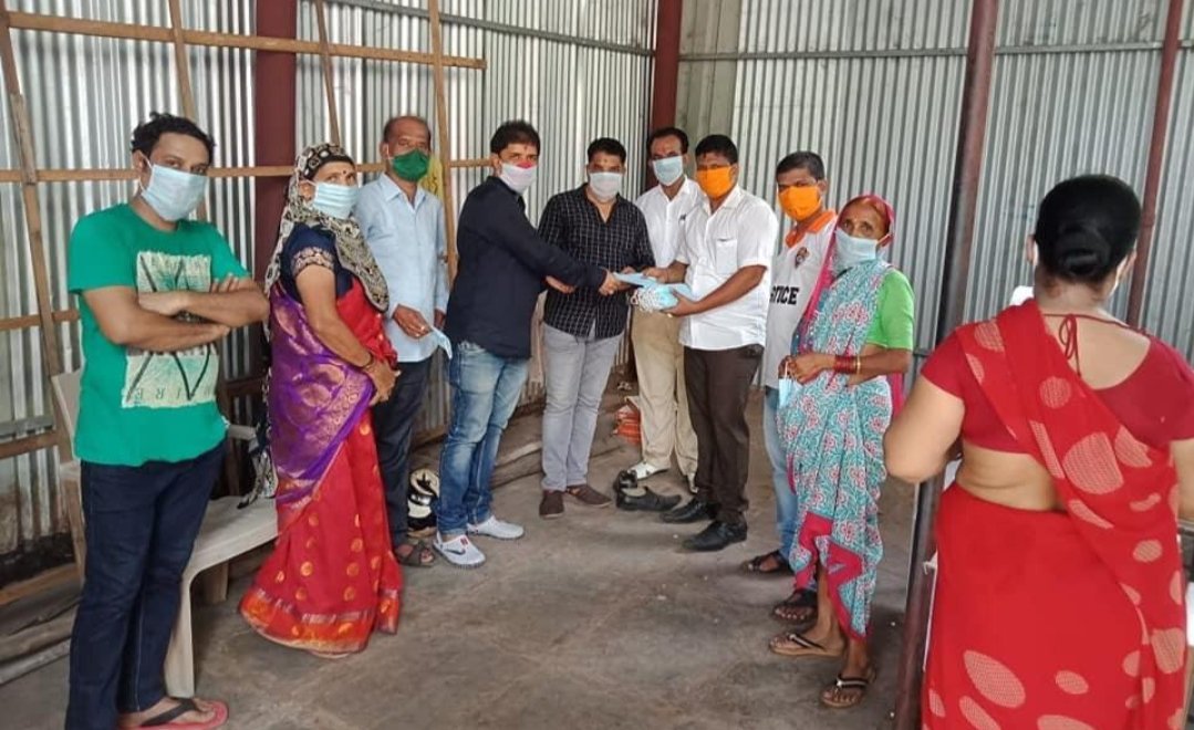 Adarsh Maharashtra | आदित्य ठाकरे यांच्या वाढदिवसानिमित्त मुलुंडमध्ये मास्क वाटप