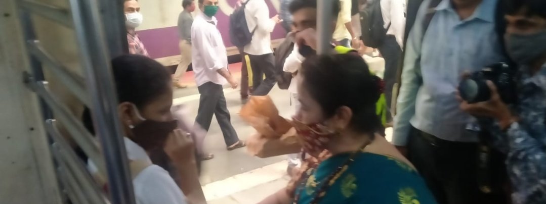 Adarsh Maharashtra | बेशिस्त प्रवाशांना  शिस्त...