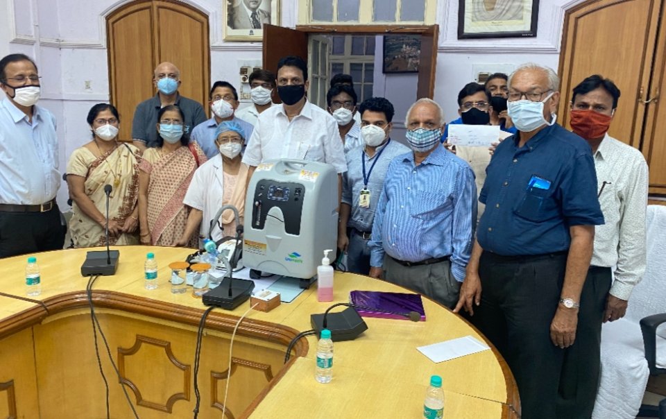 Adarsh Maharashtra | ज्ञानदीप संस्थेतर्फे ऑक्सिजन व व्हेंटिलेटर वाटप