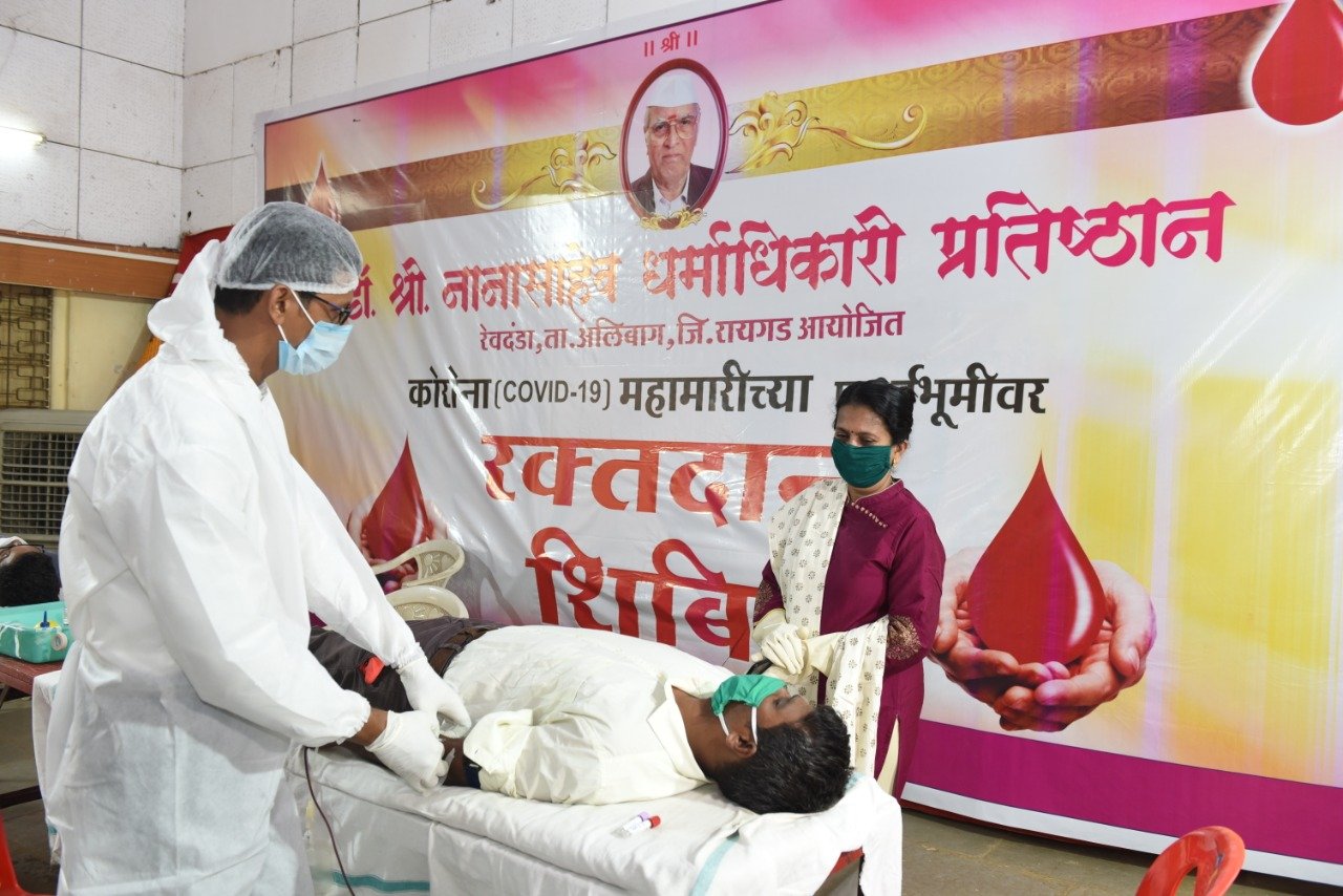Adarsh Maharashtra | श्री सदस्यांनी केले रक्तदान ३०१ रक्ताच्या बाटल्या जमा ! रक्तदानाला महापौर...