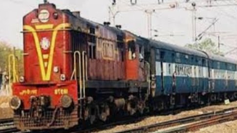 Adarsh Maharashtra | लॉकडाऊनमुळे देशात ठिकठिकाणी अडकलेल्या लोकांसाठी 'श्रमिक विशेष'...