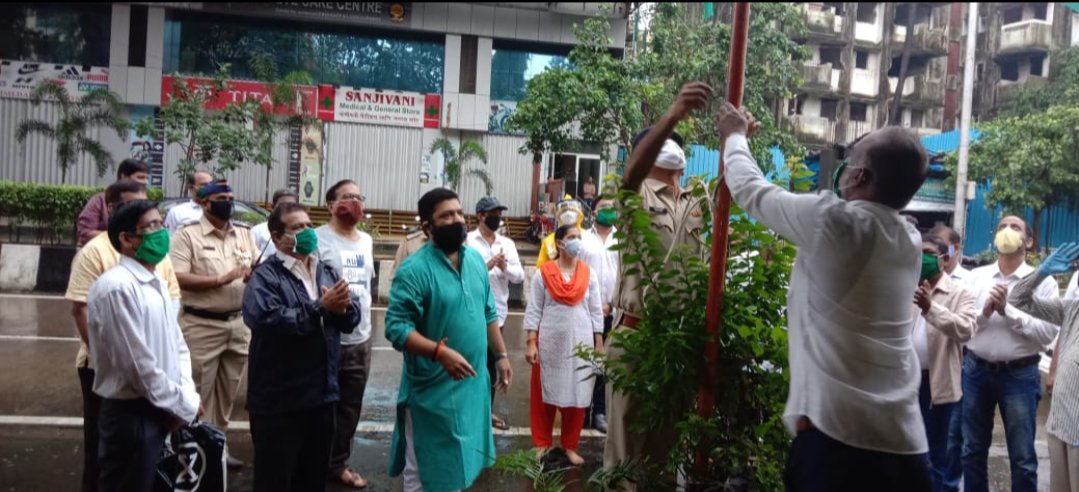 Adarsh Maharashtra | मुलुंडमध्ये ध्वजारोहण...