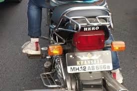 Adarsh Maharashtra | हटके नंबर प्लेट असलेल्या ‘खानसाहब’ची पुणे पोलिसांनी उतरवली मस्ती, ट्वीट...