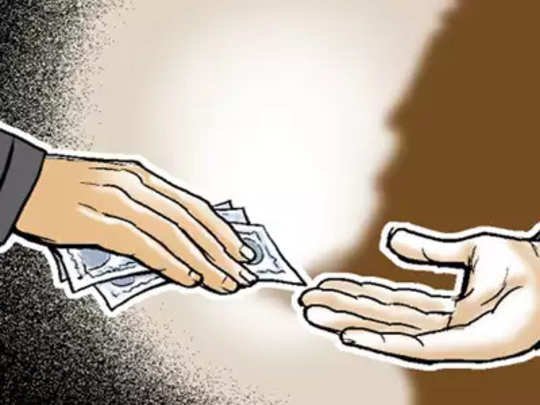 Adarsh Maharashtra | शिपायाने काढला काटा,...