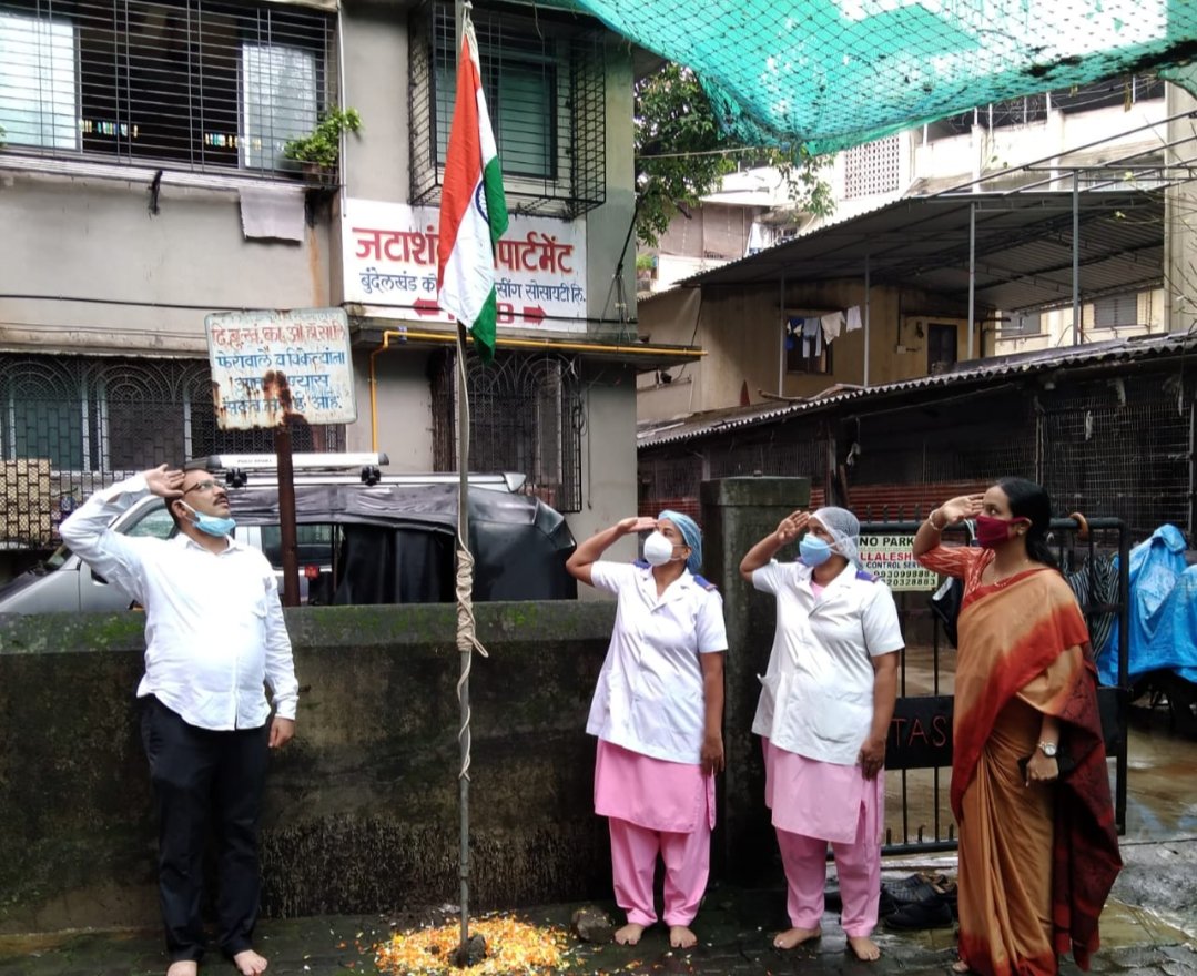 Adarsh Maharashtra | मुलुंड येथे रुग्णालयाच्या परिचारिकांच्या हस्ते ध्वजारोहण