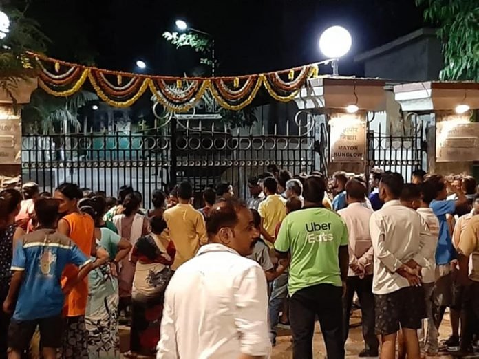 Adarsh Maharashtra | दक्षिण मुंबईतील पाणी प्रश्न, बिडीडी चाळ पुनर्विकास प्रश्नामुळे  उमेदवार...