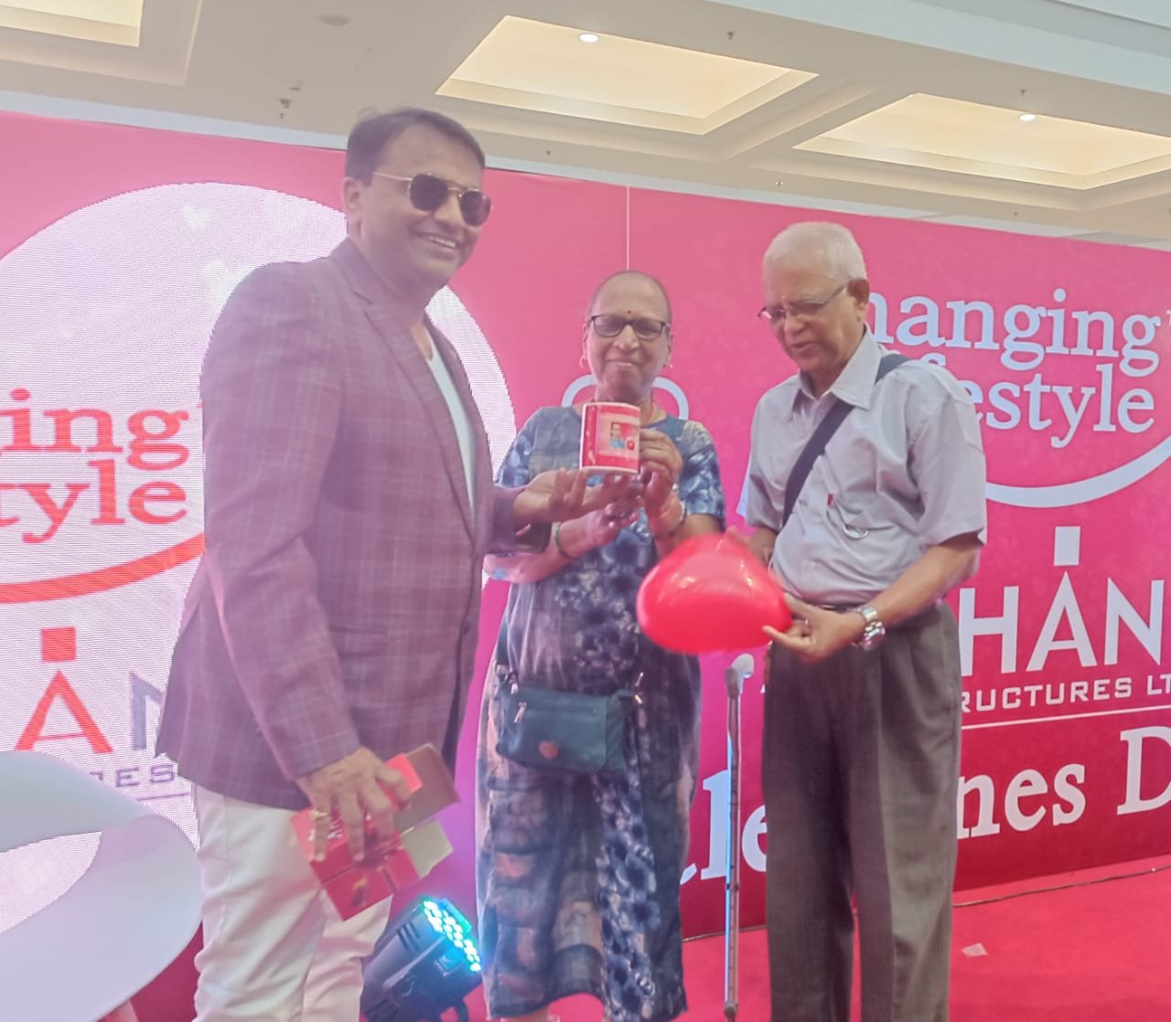 Adarsh Maharashtra | गॅझेट्सपेक्षा प्रेमाला प्राधान्य देते अरिहंत सुपरस्ट्रक्चर्स