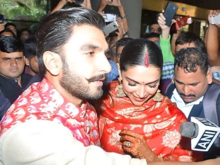 Adarsh Maharashtra | लग्नानंतर देशात परतले दीपिका-रणवीर, विमानतळावर चाहत्यांची गर्दी