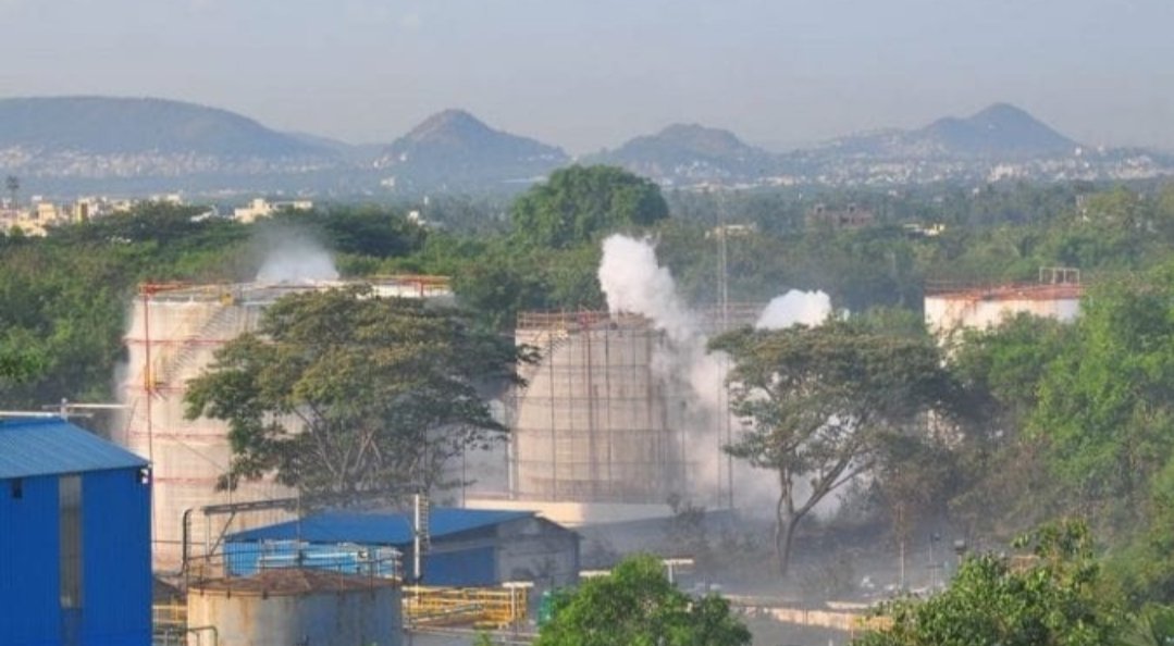 Adarsh Maharashtra | विशाखापट्टणममध्ये वायू गळती, बालकासह आठ जणांचा मृत्यू