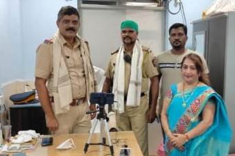 Adarsh Maharashtra | नदीत बुडणाऱ्या महिलेचे प्राण वाचविणाऱ्या पोलीस हवालदार अभिमान मोरे यांचा...