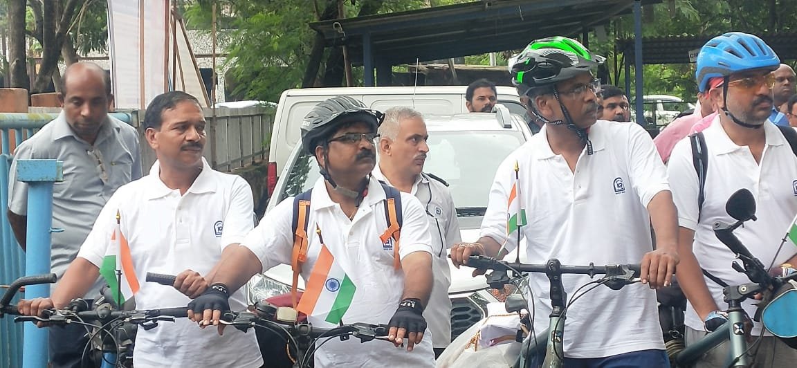 Adarsh Maharashtra | स्वातंत्र्याच्या अमृतमहोत्सवा निमित्त कोकण रेल्वेच्या कर्मचाऱ्यांची ...