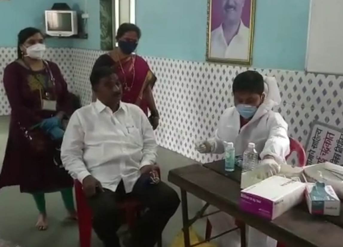 Adarsh Maharashtra | क्वॉरोटाईन करतील या भीतीने चेंबूर मधील नागरिकांचा अँटीजन चाचणी करण्यास...