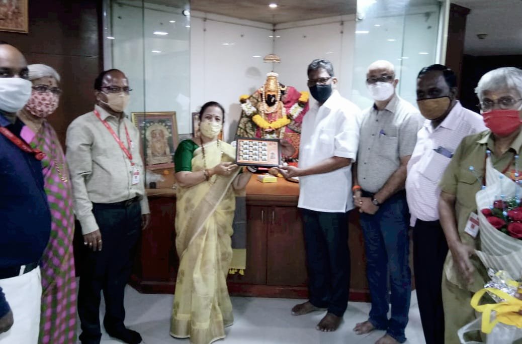 Adarsh Maharashtra | टपाल विभागातर्फे मुंबई महापौर किशोरी ताई पेडणेकर यांना MY - STAMP प्रदान..!