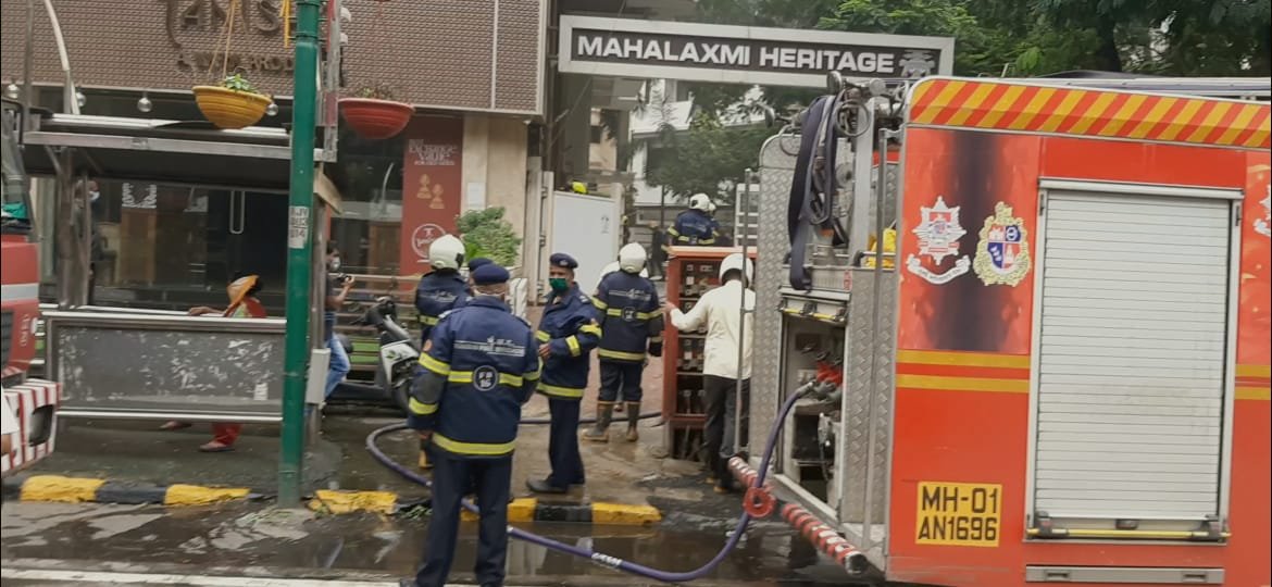 Adarsh Maharashtra | चेंबूर येथील डॉ.बाबासाहेब आंबेडकर उद्यान जवळील  टाटाच्या तनिष्का ज्वेलर्स...