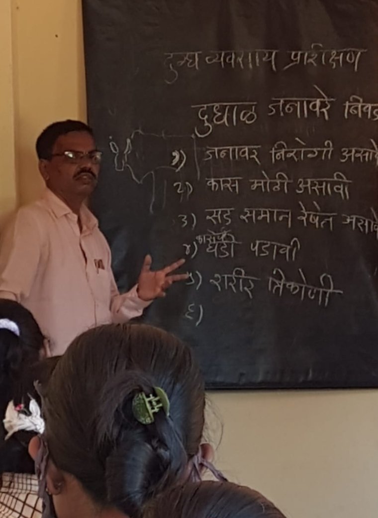 Adarsh Maharashtra | किन्हवली येथे झाले डेअरी...