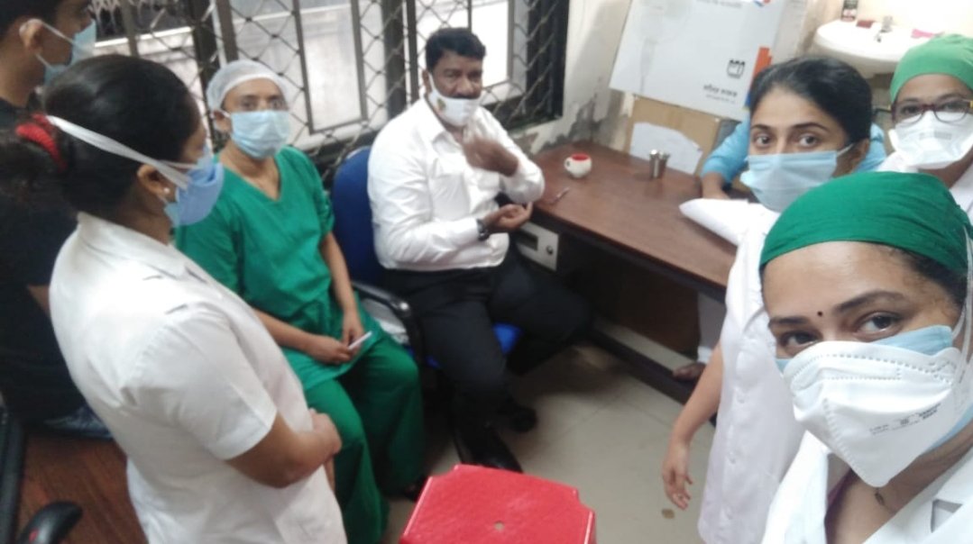 Adarsh Maharashtra | भगवती रुग्णालयाच्या स्टाफ नर्सच्या निधनाबद्दल म्युनिसिपल कर्मचारी...