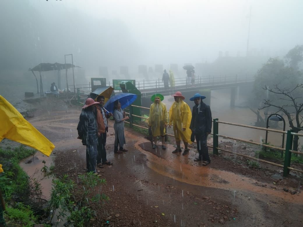 Adarsh Maharashtra | माथेरान मध्ये संततधार पाऊस...