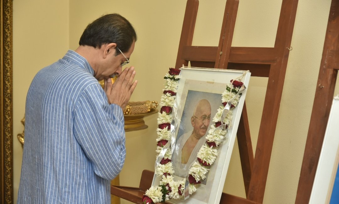 Adarsh Maharashtra | मुख्यमंत्री उद्धव ठाकरे यांचे राष्ट्रपिता महात्मा गांधी, माजी पंतप्रधान...