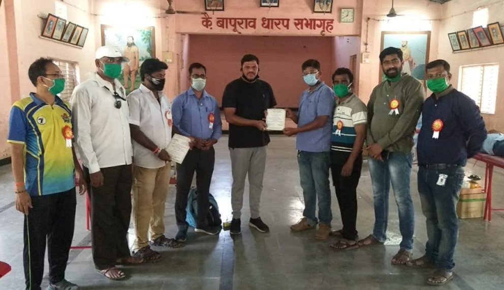 Adarsh Maharashtra | ग्रांटरोड च्या हाकिम चाळीतील...