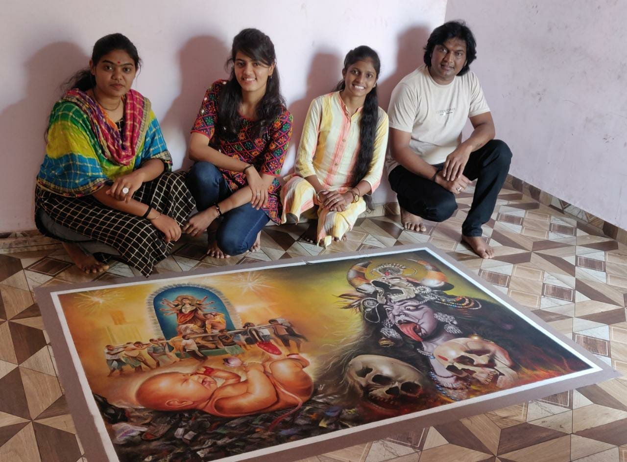 Adarsh Maharashtra | मालेगाव येथे सुप्रसिद्ध कलाकार प्रमोद आर्वी यांनी काढली महाकाली मातेची...