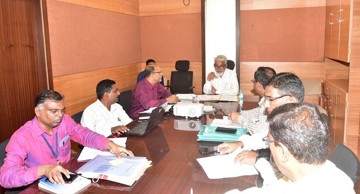 Adarsh Maharashtra | बियाणे, किटकनाशकांच्या तक्रारींचे त्वरित निराकरण करावे  - कृषी मंत्री...