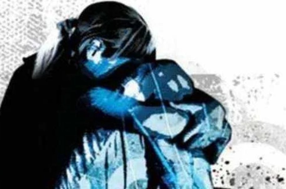 Adarsh Maharashtra | धक्कादायक :नाशिकमध्ये अल्पवयीन मुलीवर सामूहिक बलात्कार