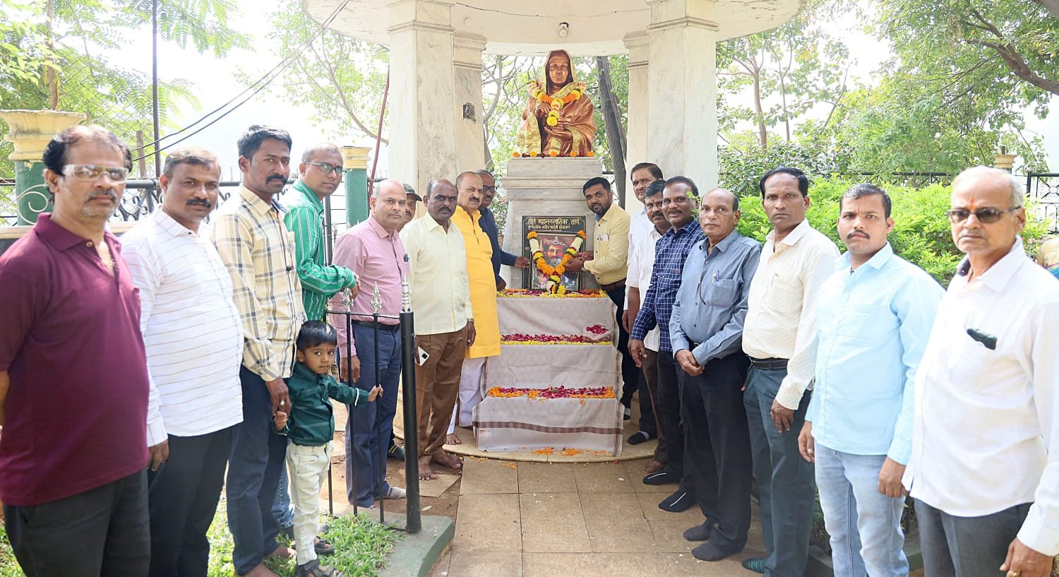 Adarsh Maharashtra | महाराजा यशवंतराव होळकर यांच्या जयंतीनिमित्त गरजू व गरीब नागरिकांना...