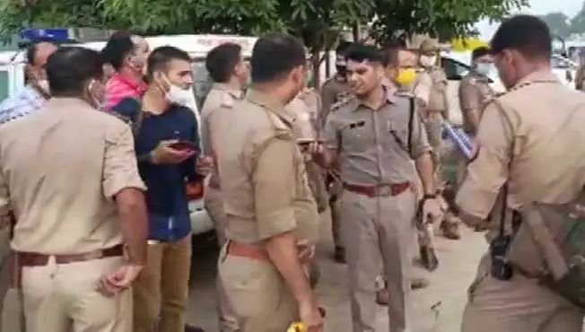 Adarsh Maharashtra | कानपुरमध्ये सराईताला पकडण्यासाठी गेलेल्या पोलीस पथकावर फायरिंग,...