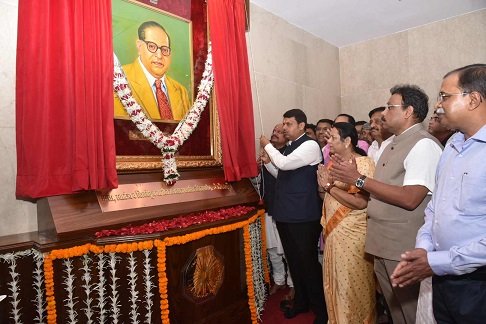 Adarsh Maharashtra | मंत्रालयात डॉ.बाबासाहेब आंबेडकर यांच्या तैलचित्राचे मुख्यमंत्री यांच्या...