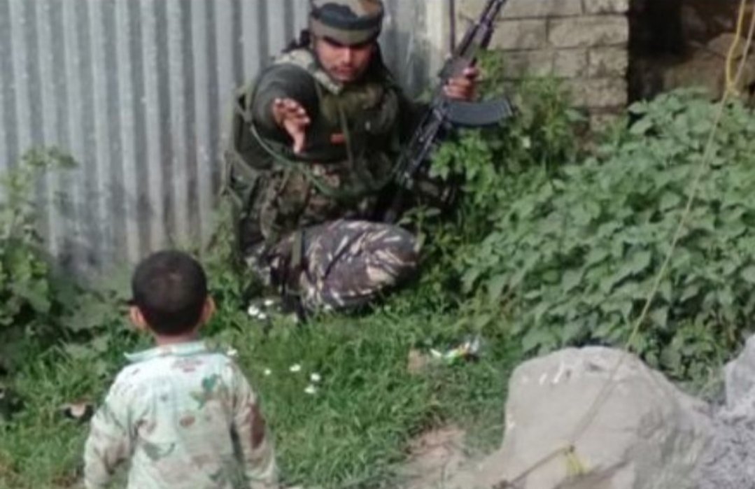 Adarsh Maharashtra | आजोबांच्या मृतदेहाशेजारी...