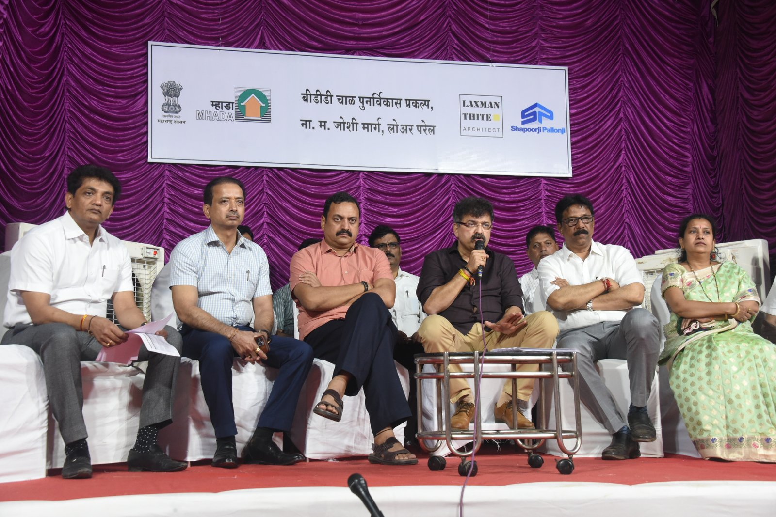 Adarsh Maharashtra | बीडीडी चाळ पुनर्विकास प्रकल्प थांबणार नाही  - गृहनिर्माण मंत्री जितेंद्र...