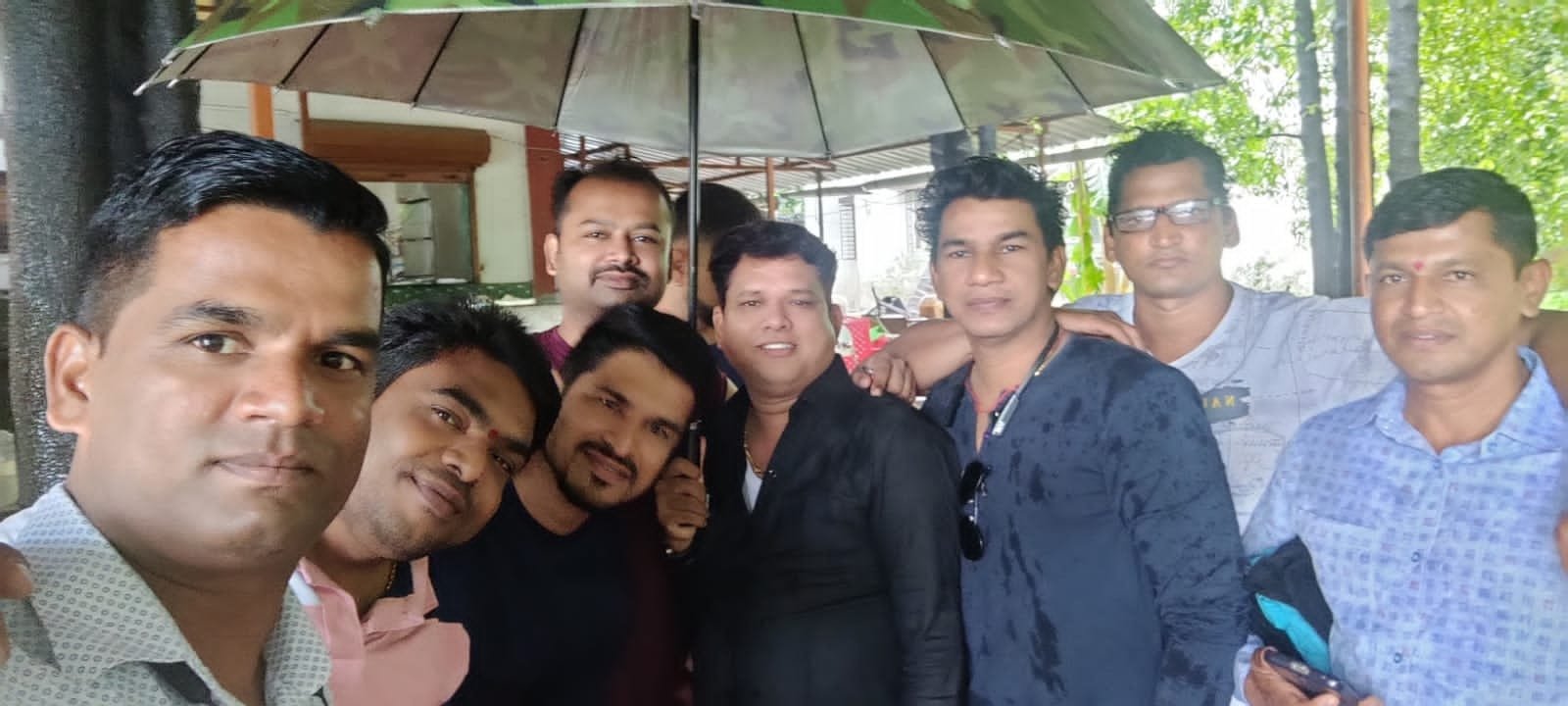 Adarsh Maharashtra | तब्बल २४ वर्षानंतर एकत्रित येवुन विद्यार्थ्यांनी केला आंनदोत्सव साजरा!...