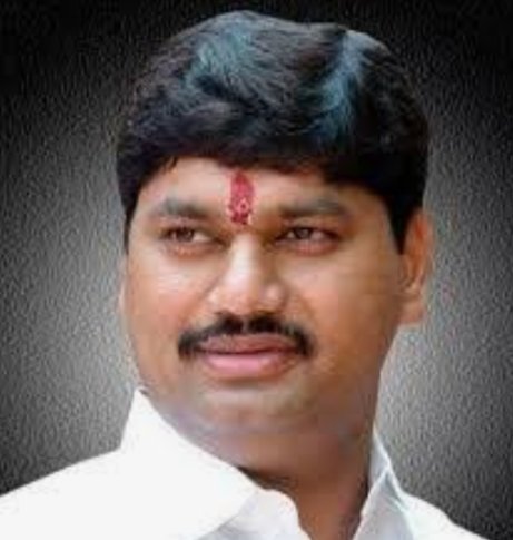 Adarsh Maharashtra | पुण्यात अडकलेल्या विद्यार्थ्यांना धनंजय मुंडेंच्या मार्फत मराठवाडा...