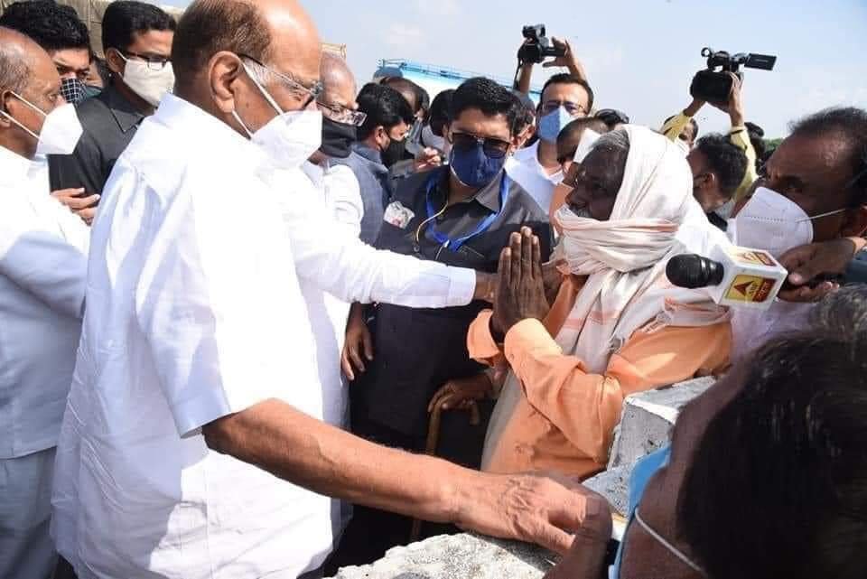 Adarsh Maharashtra | अतिवृष्टीमुळे शेतकऱ्यांच्या झालेल्या नुकसानाचा आढावा घेण्यासाठी...