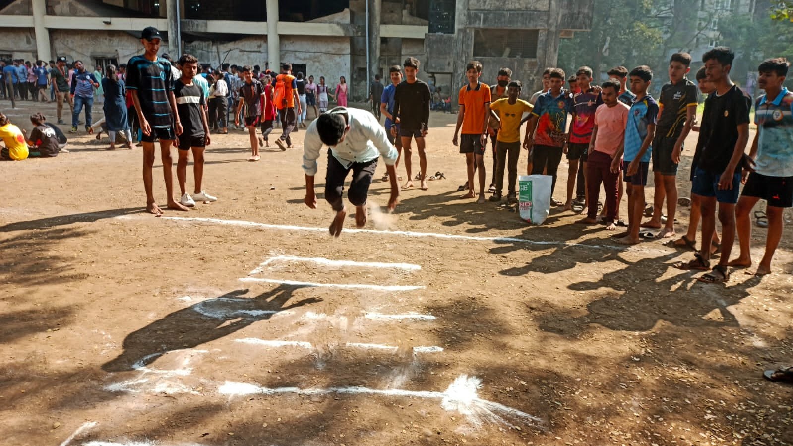 Adarsh Maharashtra | यशवंतराव चव्हाण महाविद्यालयात वार्षिक क्रीडा उत्सव संपन्न