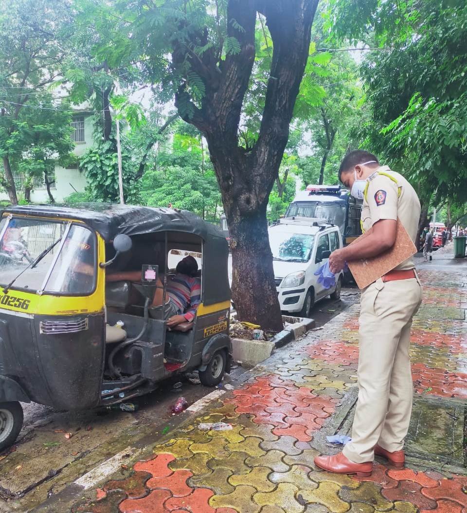 Adarsh Maharashtra | मुलुंड मध्ये रिक्षात आढळला...