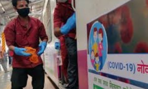 Adarsh Maharashtra | मुंबईतील रेल्वे स्थानकांत आणि .बाहेर पालिकेची जनजागृती मास्क घालण्याचे...