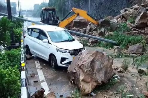 Adarsh Maharashtra | कोकणसह मुंबईत रात्रीपासून मुसळधार पाऊस,आज दुपारी हाय टाईडचा इशारा;रेड...