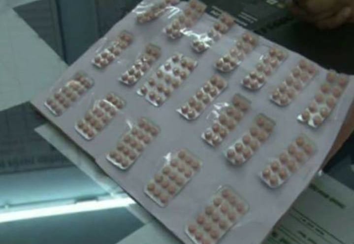 Adarsh Maharashtra | दोन रुपयांत नशा,मनमाडची तरुणाई धुंद.