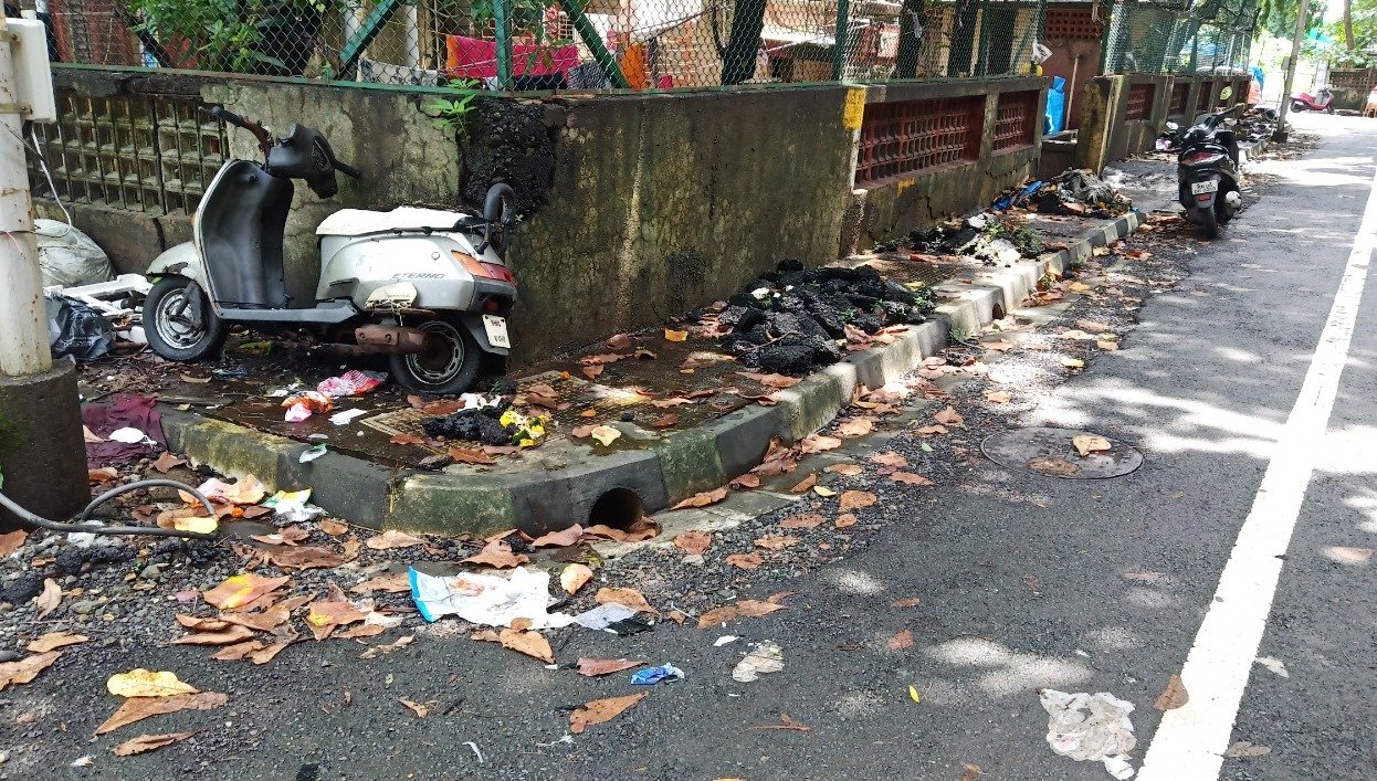 Adarsh Maharashtra | ६ महिन्यांपूर्वी केबल दुरुस्तीच्या कामासाठी खोदण्यात आलेला रस्ता अद्याप...