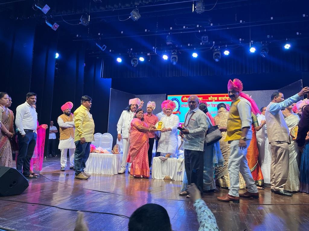 Adarsh Maharashtra | सामाजिक कार्यकर्त्या...