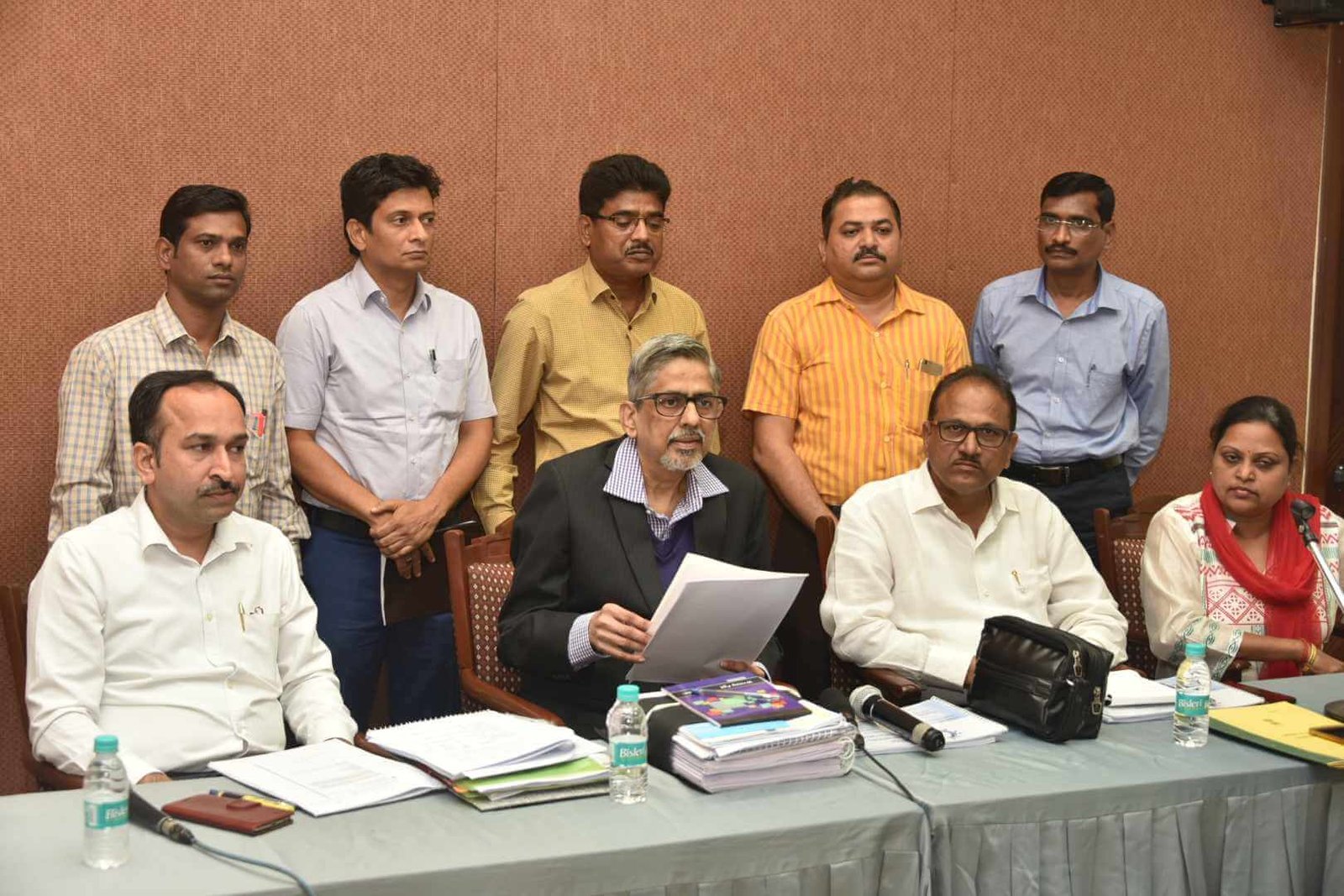 Adarsh Maharashtra | तळोजा औद्योगिक वसाहतीतील प्रदूषण थांबवण्यासाठी उपाययोजना करा- - न्या. व्ही....