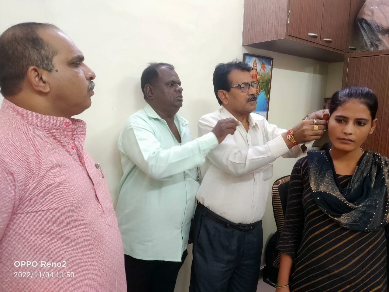 Adarsh Maharashtra | कांदिवली मध्ये मा.भाजपा नगरसेवक बाळा तावडे व्दारा श्रवण यंत्र (कानातील...