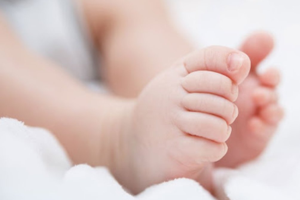 Adarsh Maharashtra | मुंबईतील ३ दिवसाच्या बाळाला...