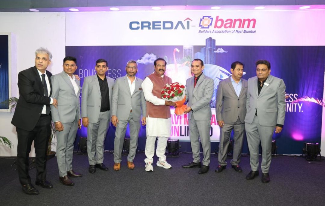 Adarsh Maharashtra | क्रेडाई एक्स्पो २०२३ ला महेंद्रशेठ घरत यांची भेट !