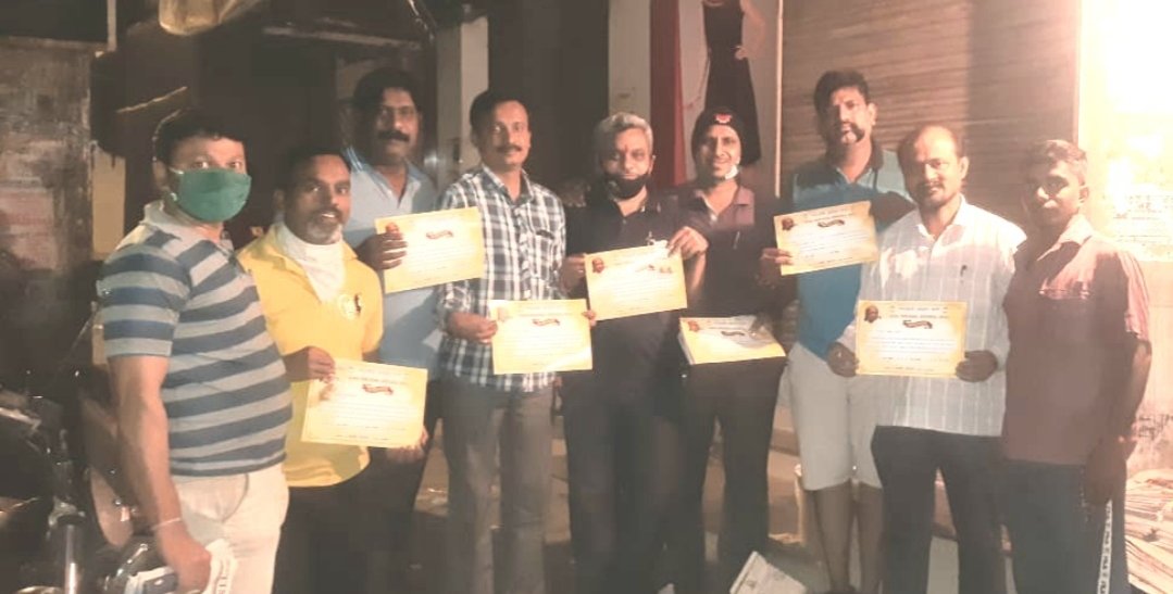 Adarsh Maharashtra | घाटकोपर मध्ये वृत्तपत्र...