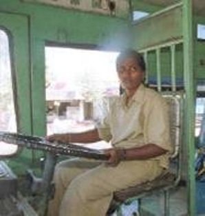 Adarsh Maharashtra | ‘एसटी’चे स्टेअरिंग आता महिलांच्या हाती…१५० महिला चालकांची भरती