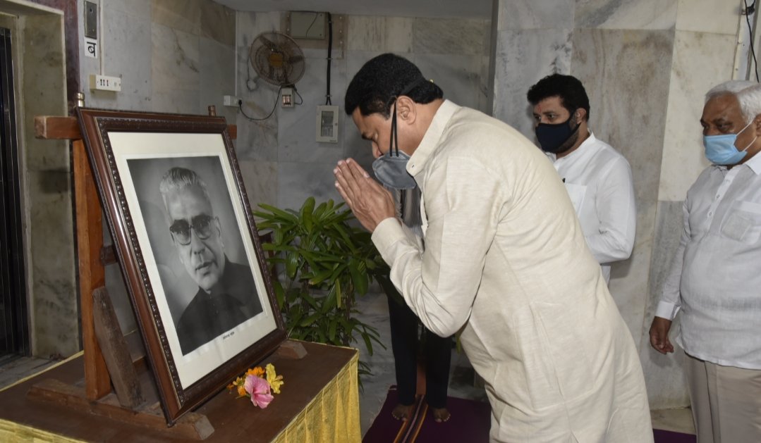 Adarsh Maharashtra | स्वर्गीय वसंतराव नाईक यांच्या जयंतीनिमित्त,विधान भवनात अभिवादन